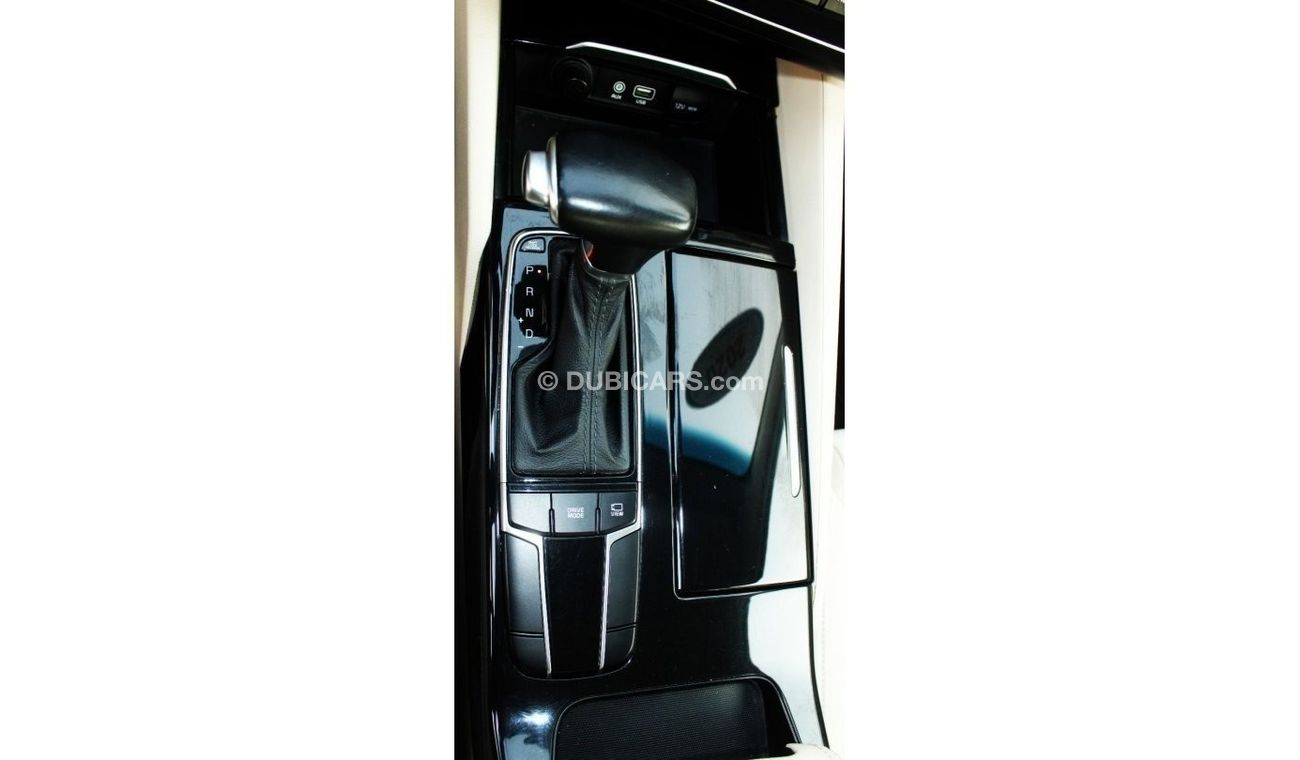 Kia Cadenza GDi Mid Kia Cadenza 2020 GCC, in excellent condition