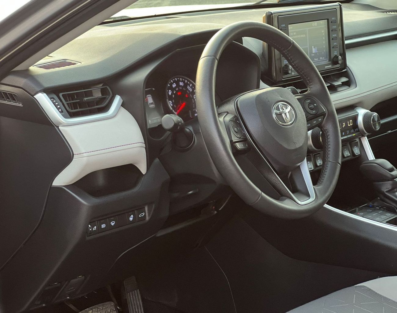 Toyota RAV4 2021 Toyota Rav4  XLE  Full Option AWD  -4x4-2.5L-V4- Sunroof Push Start Rear Camara