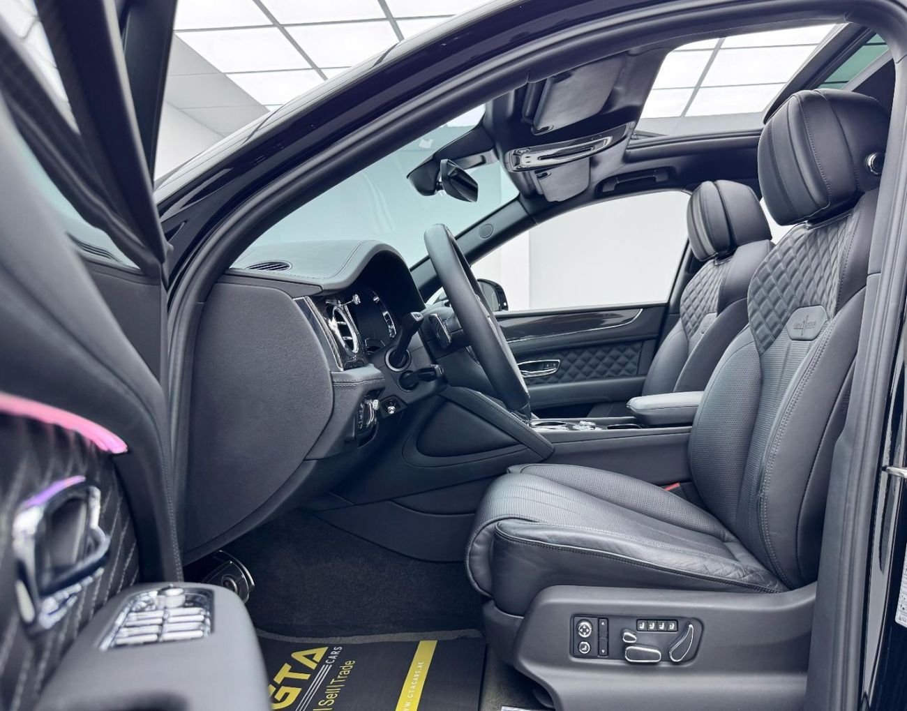 Bentley Bentayga 2021 Bentley Bentyaga First Edition V8, 2026 Bentley Warranty + Service Pack, Full Option, GCC