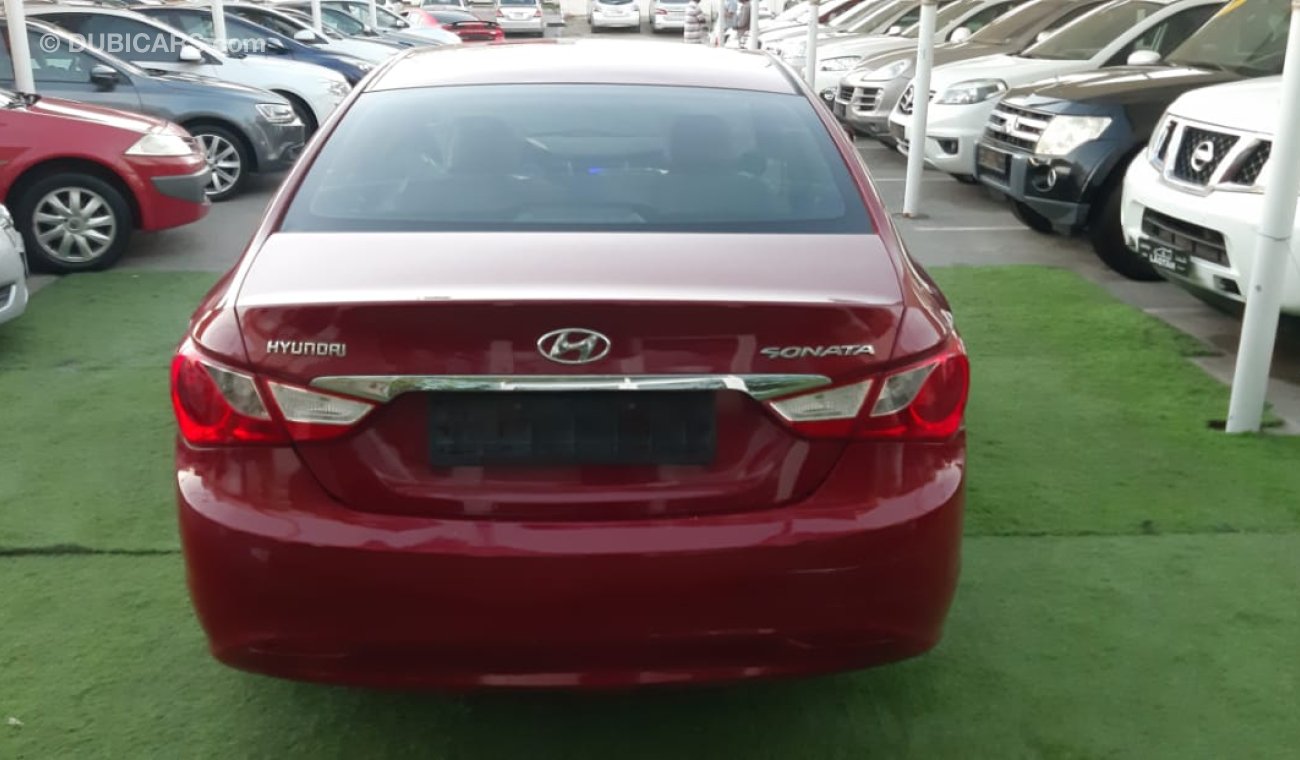 Hyundai Sonata Gulf - alloy wheels - CD player - power windows red inside gray