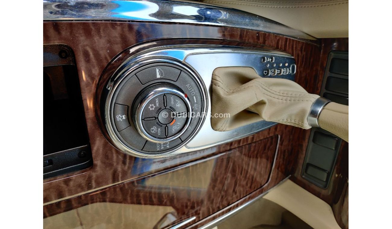 Nissan Patrol 2012 model GCC specs small engine no sunroof