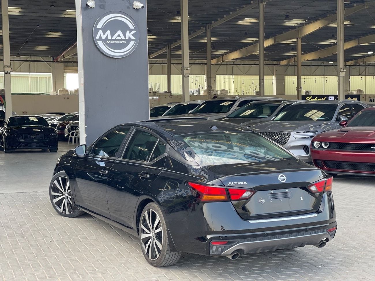 Nissan Altima 2.5L SR SR /2.5L V4 / SUNROOF/ LOW MILEAGE / RADAR / LINE KEEP ASSIST / BIG SCREEN
