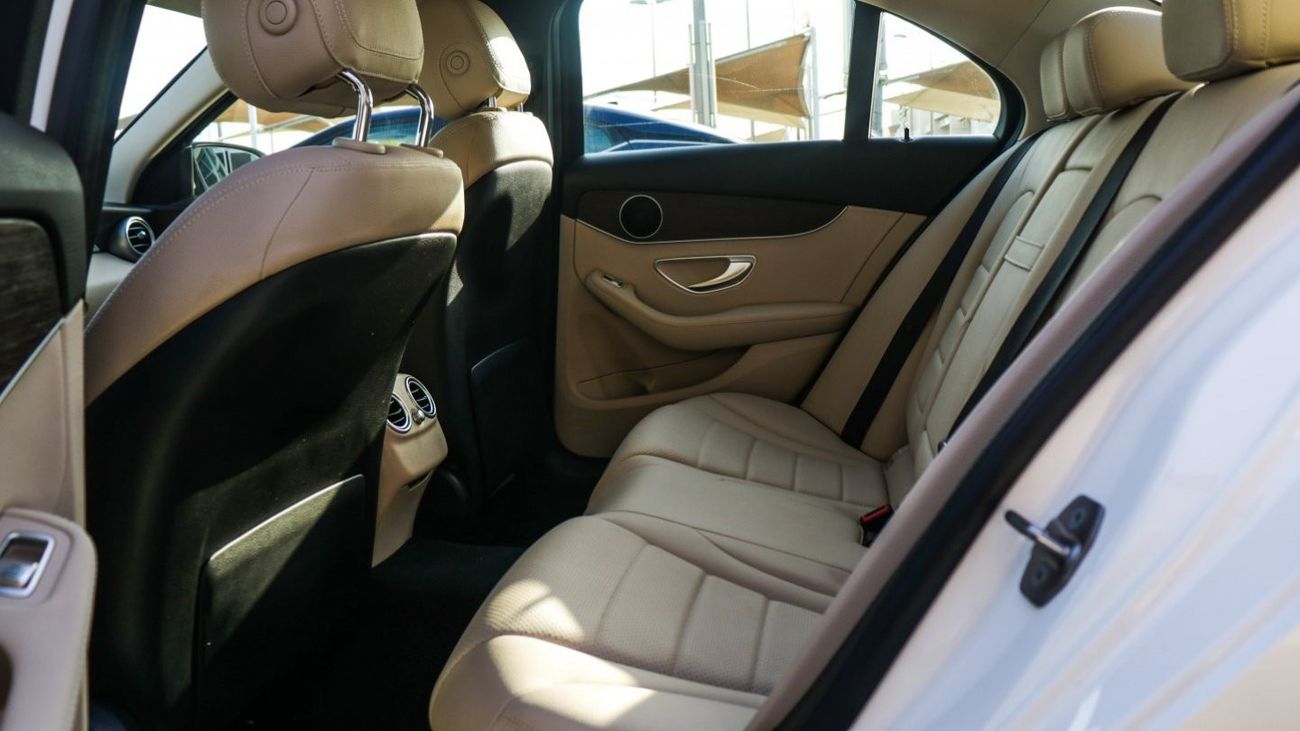 مرسيدس بنز C 300 4MATIC