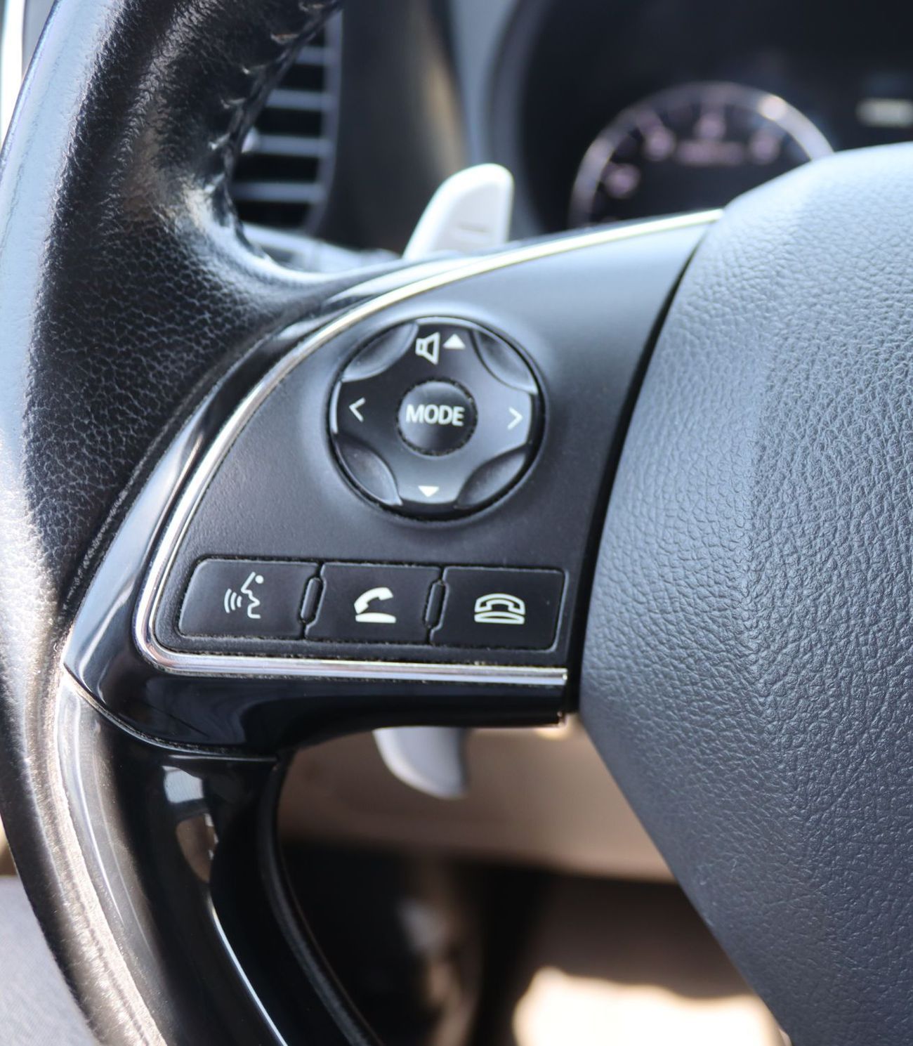 ميتسوبيشي آوتلاندر ميتسوبيشى آوتلاندر 2016-7 مقاعد -  خليجى بحاله ممتازه ممشى 155000 كم بمحرك  2.4L بسعر 30000 درهم