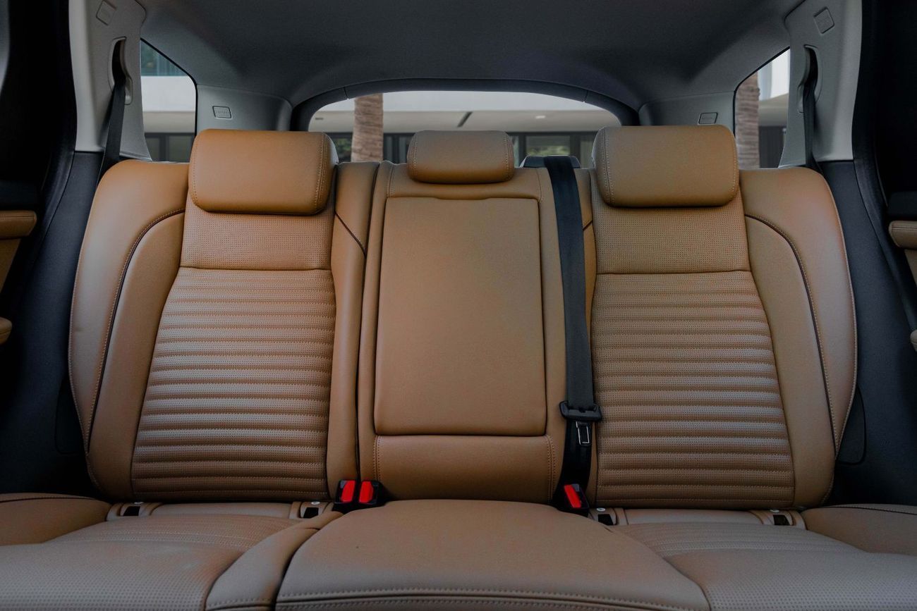 Land Rover Discovery Sport 3,231 P.M | 0% Downpayment | Discovery Sport Dynamic SE P250!