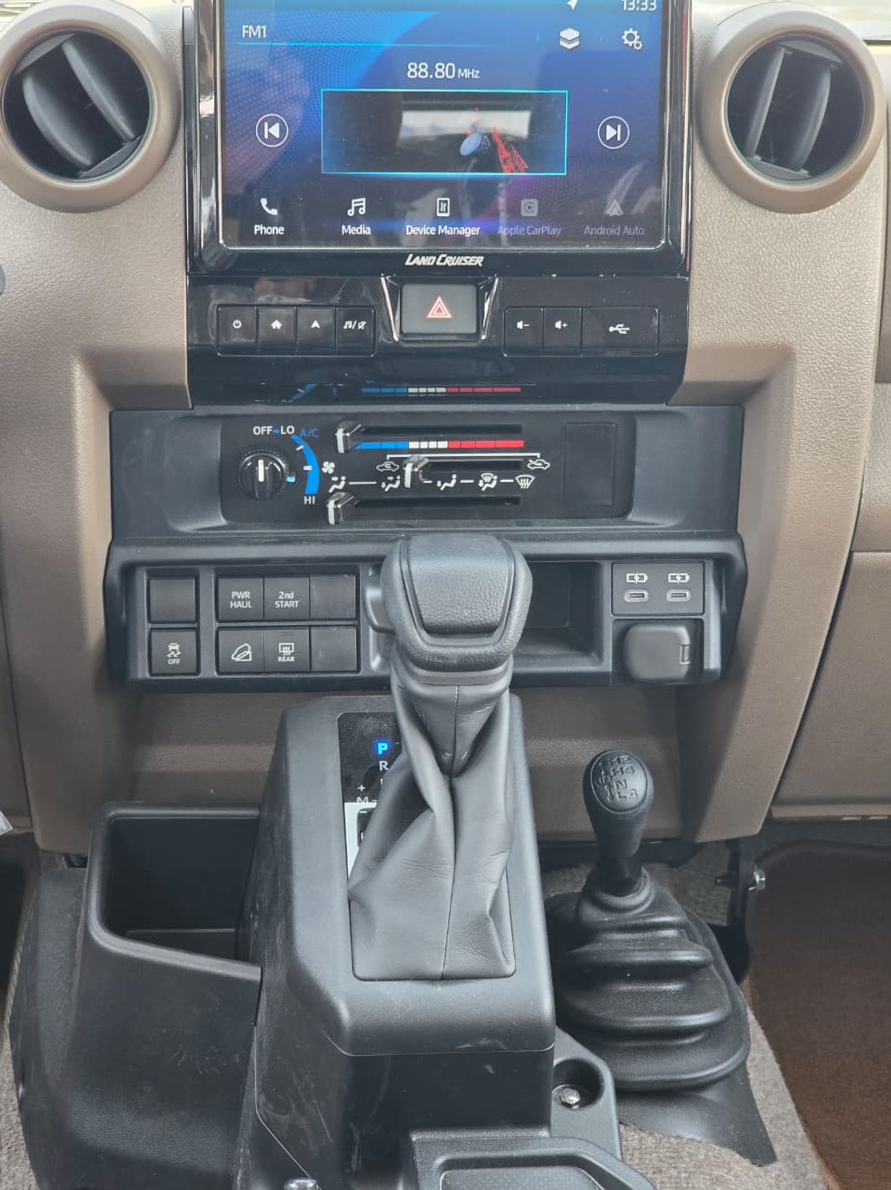 Toyota Land Cruiser 70 LX V6 4.0