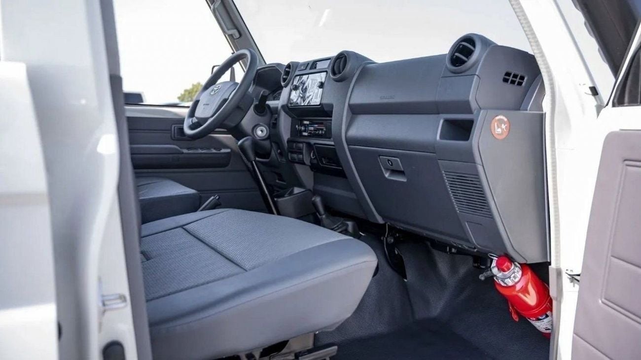 Toyota Land Cruiser Pick Up Toyota Land Cruiser Pickup LC79 4.2L Diesel MT 2024_White