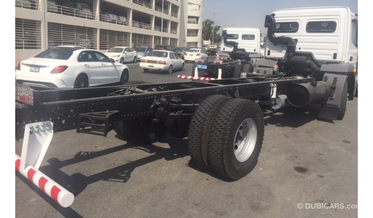 Mitsubishi FJX4 FJX4 12 TON CHASSIS CAB 4x2 (6000WB)