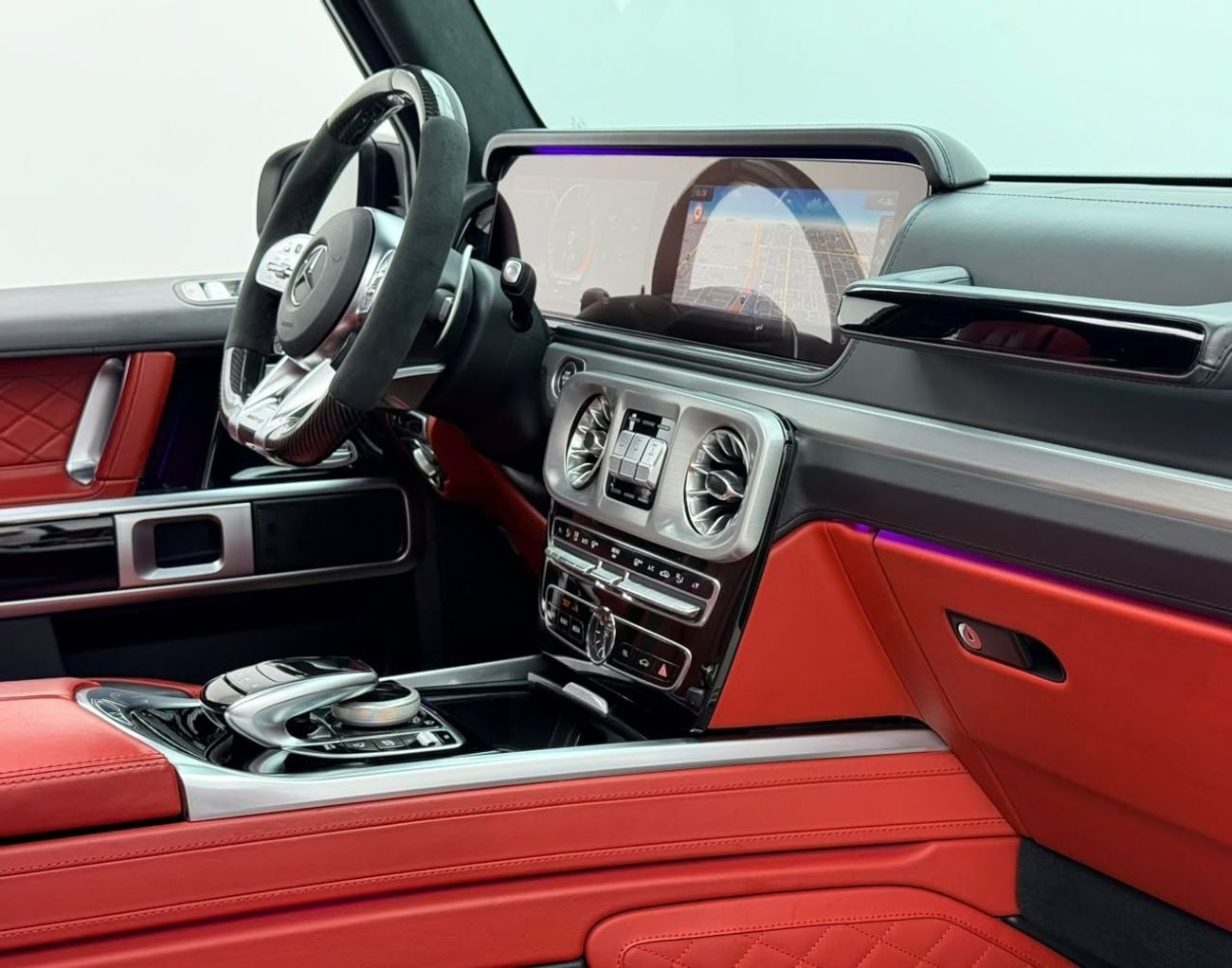 مرسيدس بنز G 63 AMG STANDARD مرسيدس بنز G63 AMG موديل 2021، مع ضمان، وسجل صيانة كامل لدى مرسيدس بنز حتى عام 2027، وشهادة خليجية.