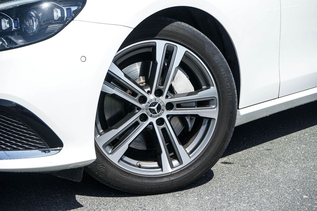 مرسيدس بنز E 350 Engine: 2.0L Turbocharged Inline-4 Engine (E350 AMG Dynamic spec commonly)