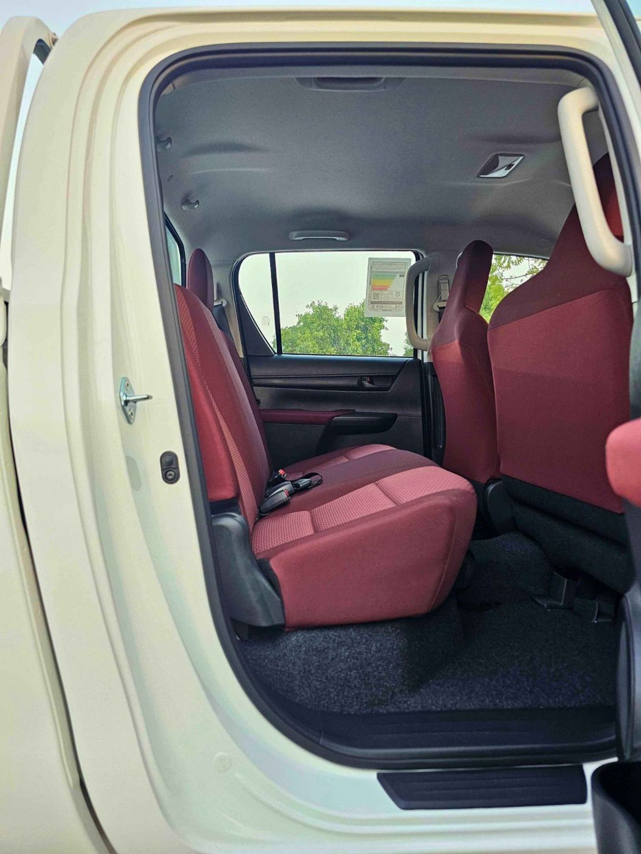 تويوتا هيلوكس NARROW BODY / DLX-G / 2.4L V4 DIESEL / DOUBLE CABIN / 6 STR (CODE # HDLXG1)