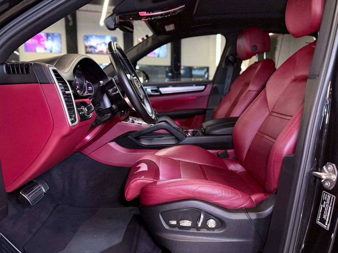 Porsche Cayenne S 2.9L (440 HP) 2019 Porsche Cayenne S - GCC - Full Service History