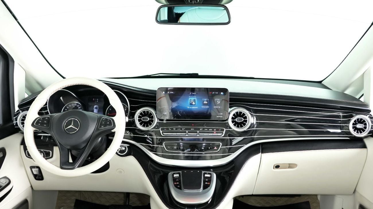 Mercedes-Benz V 250 Std 2.1L VIP-Star Light System-Low Mileage-Maybach Wheels-Rear Seats Entertainmen