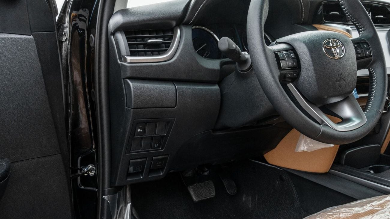 تويوتا فورتونر VXR 2026 Toyota Fortuner VX 4.0L AT Petrol (Black-Tan)