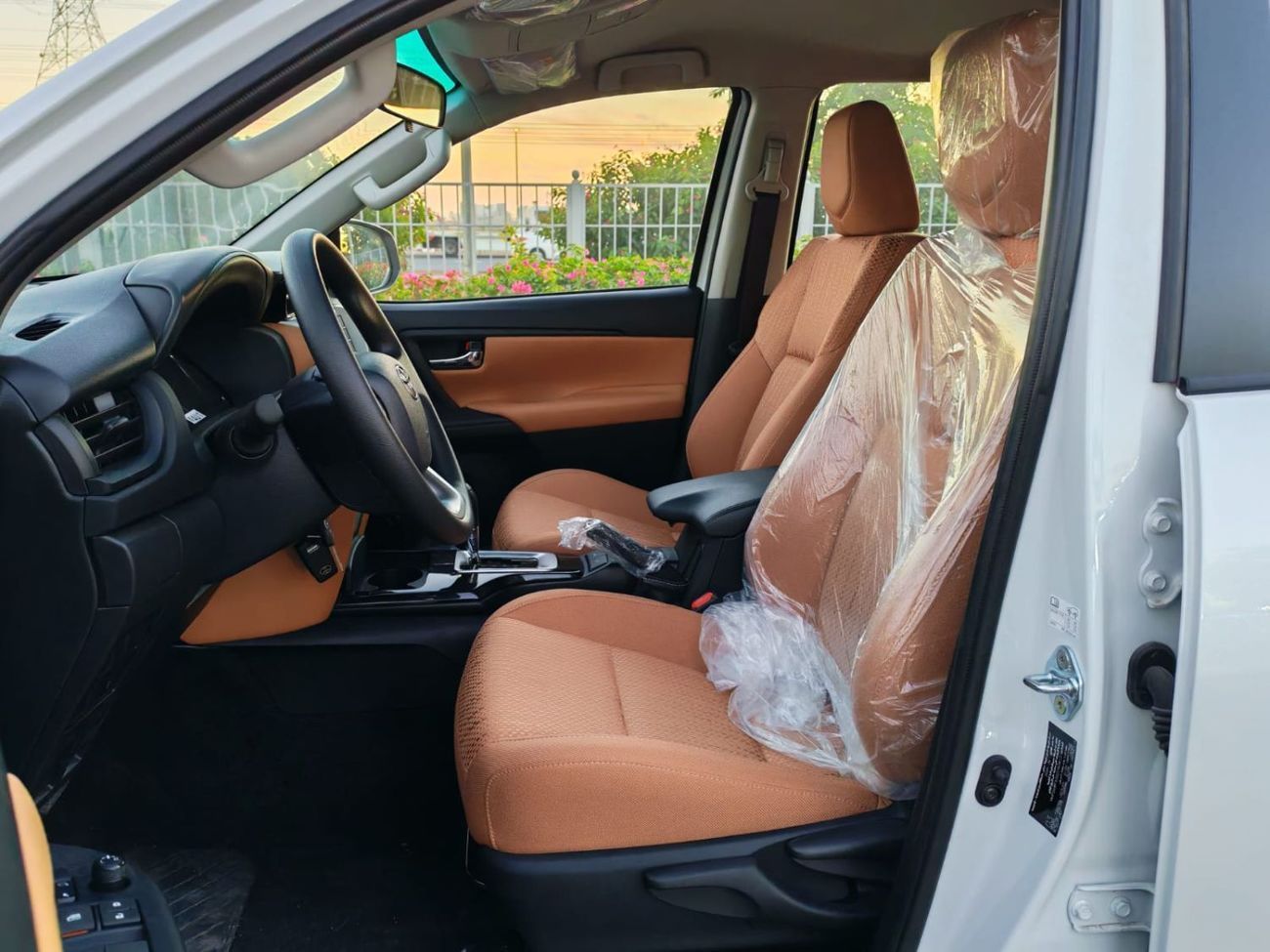 تويوتا فورتونر 2026 Toyota Fortuner SR5 7-Seater 2.7L 4-Cyl Petrol A/T 4x4 Only For Export