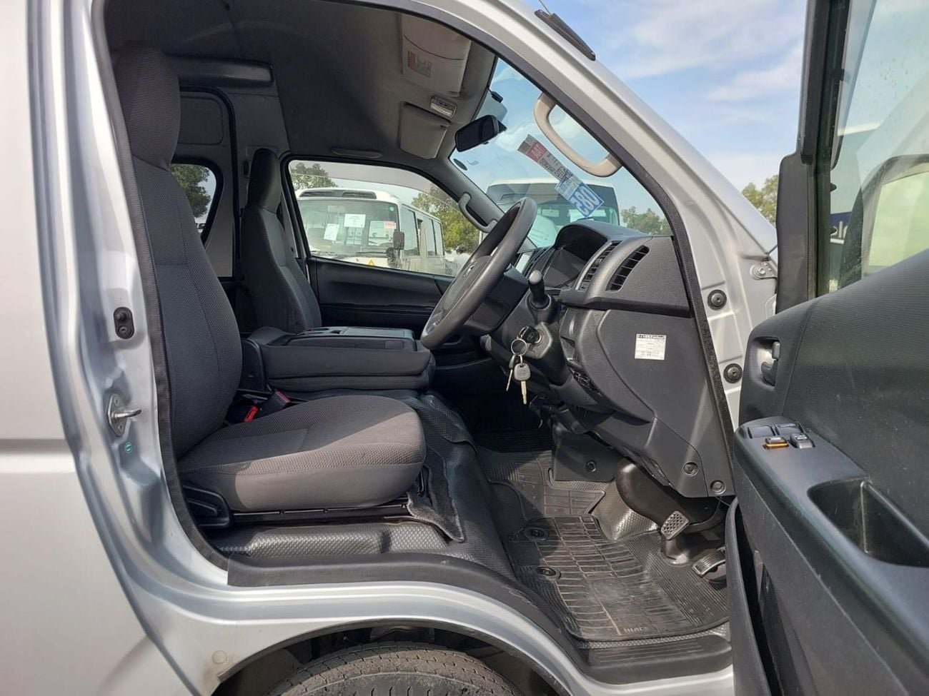 Toyota Hiace (RAMADAN OFFER) TOYOTA HIACE VAN RHD 2015 MODEL 3.0 L DIESEL AUTOMATIC(PM16503)