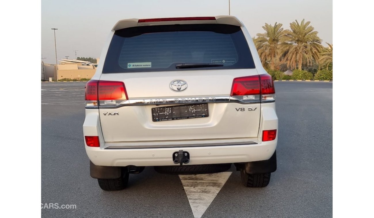 Toyota Land Cruiser Land Cruiser VXR 5.7 Sunroof Velvet Chairs 2019 GCC under warranty