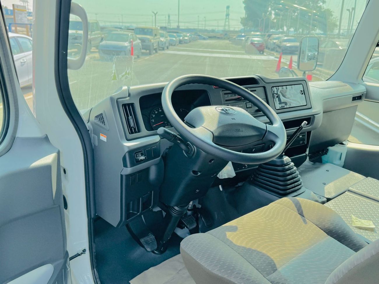 Toyota Coaster TOYOTA COASTER 2.7L PTR GCC 23 SEATS M/T B/O WHITE 2025