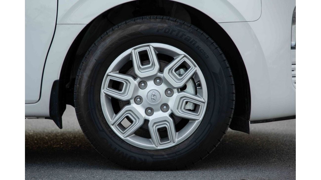 Hyundai Staria 2023 Hyundai Staria 3.5 11STR - White inside Black | Export Only