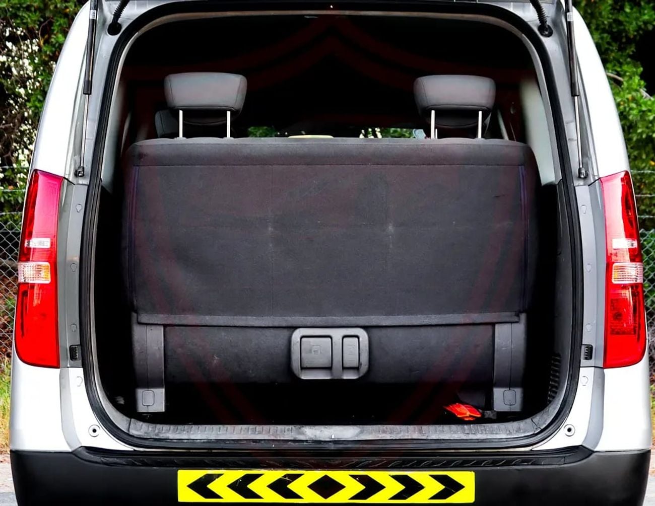 Hyundai H-1 GL 2.4 L | | GCC | Accident-Free | In Excellent Condition | 812 P.M