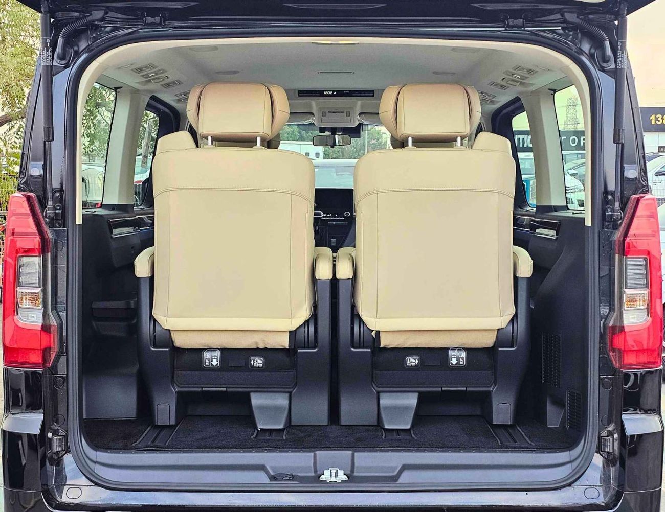 Toyota Granvia PREMIUM LUXURY / 3.5L V6 PETROL A/T / RADAR / 360*CAMERAS / VIP SEATS (CODE # GNPPR)