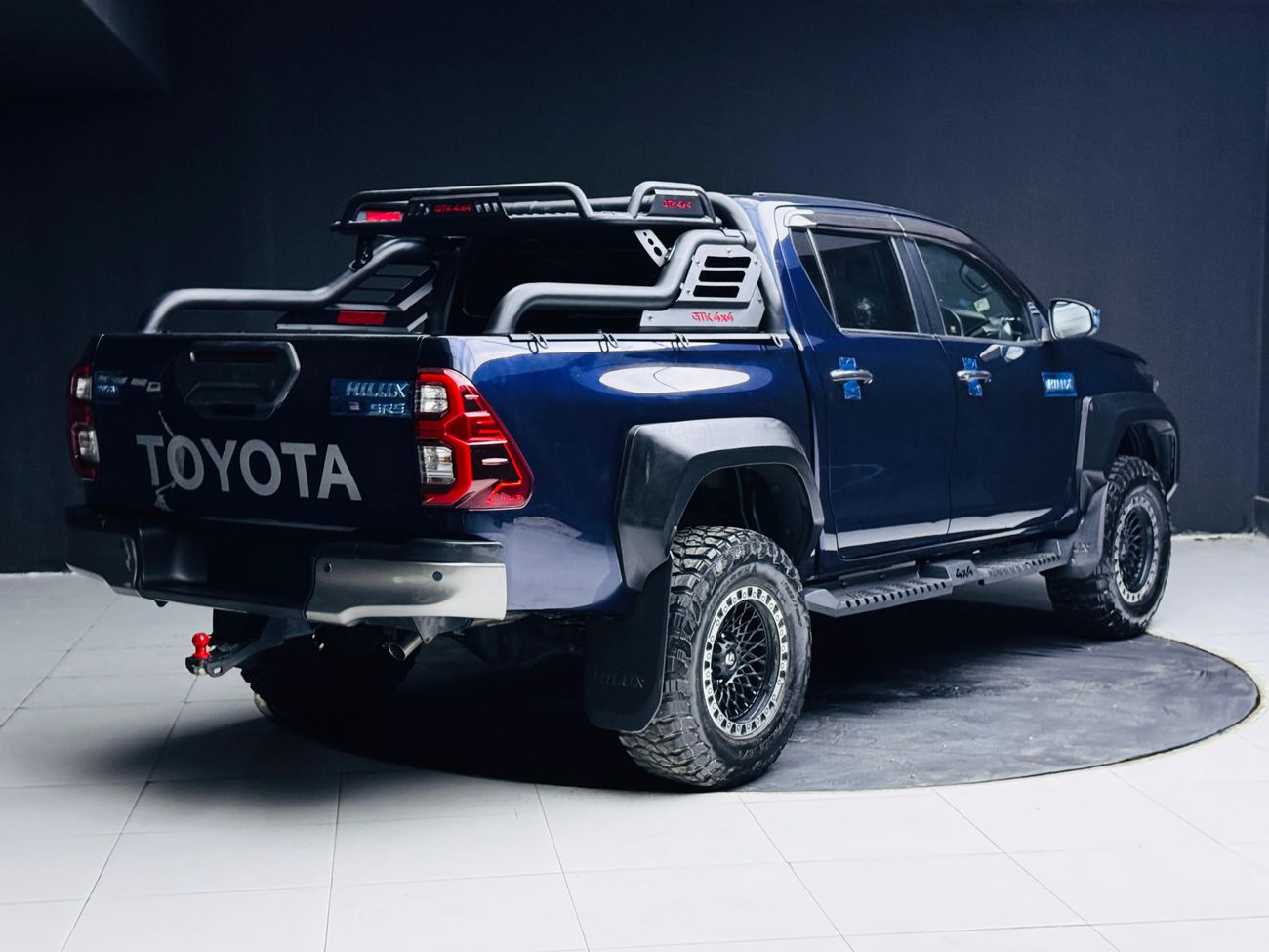 تويوتا هيلوكس RUGGED.X