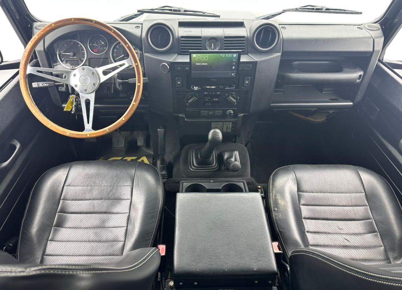 لاند روفر ديفندر 2011 Land Rover Defender 90, Full Service History, Excellent Condition, GCC