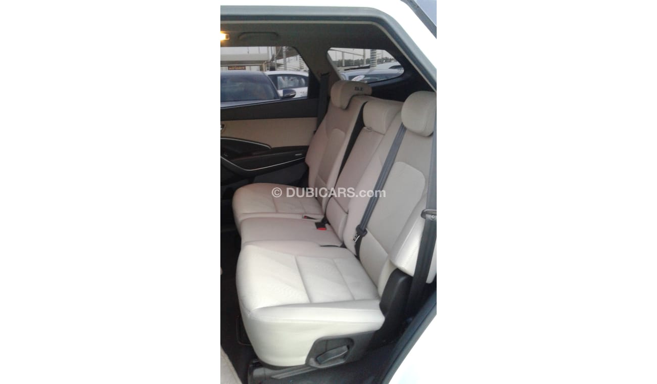 Hyundai Santa Fe HYUNDAI SANTAFE 2015 WHITE KHALIGE 3.3 PANORAMA 4WD PERFECT