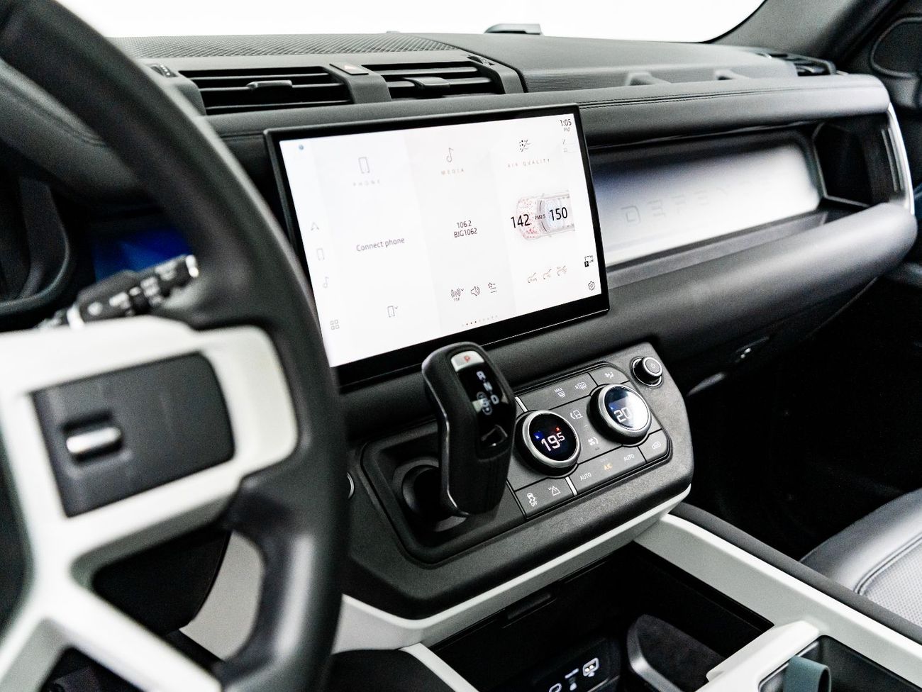 Land Rover Defender P300 110 2.0L (5 Seater) 2025 Land Rover Defender 110 S P300, 2.0TC I6 4WD, 300bhp, 8 Speed Auto. AE