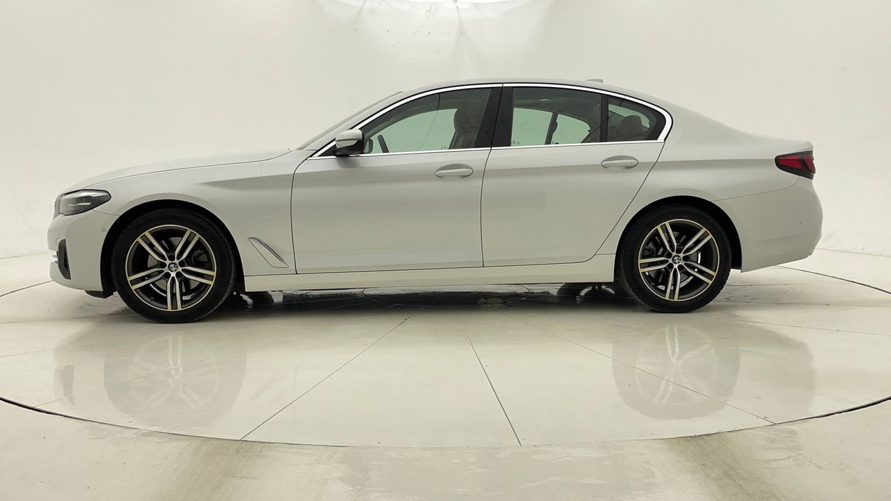 بي أم دبليو 520i JOY EDITION 2 | بدون دفعة مقدمة | اختبار القيادة في المنزل