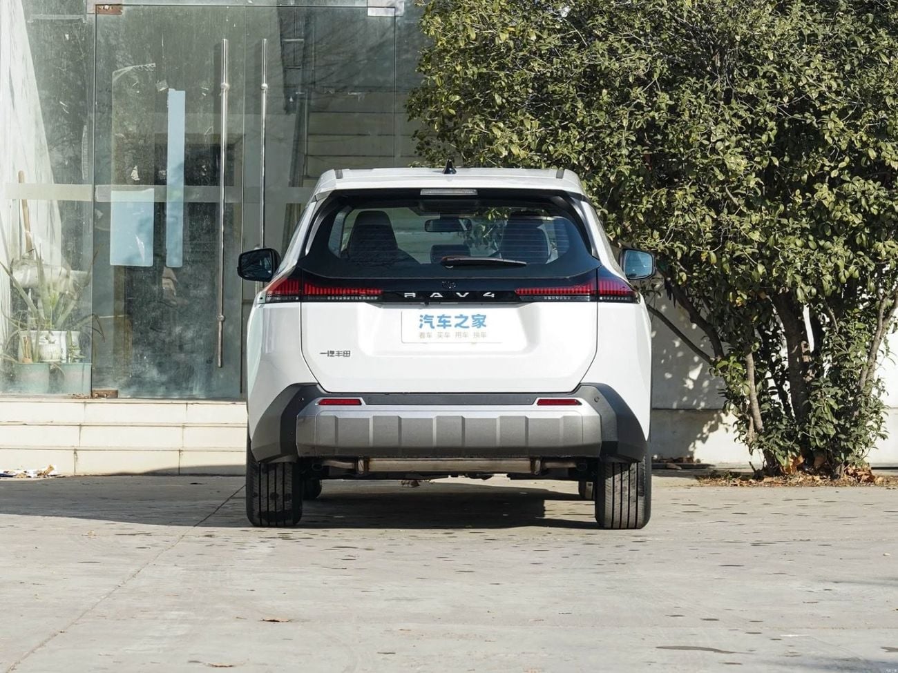 Toyota RAV4 LUXURY HEV (NON GCC)