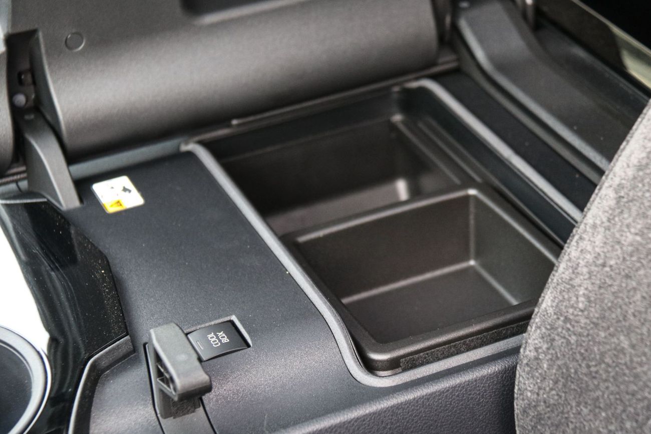 تويوتا لاند كروزر EXR 4.0L Toyota Land Cruiser GXR 2025 | 4L Basic | White- Black | Best Price