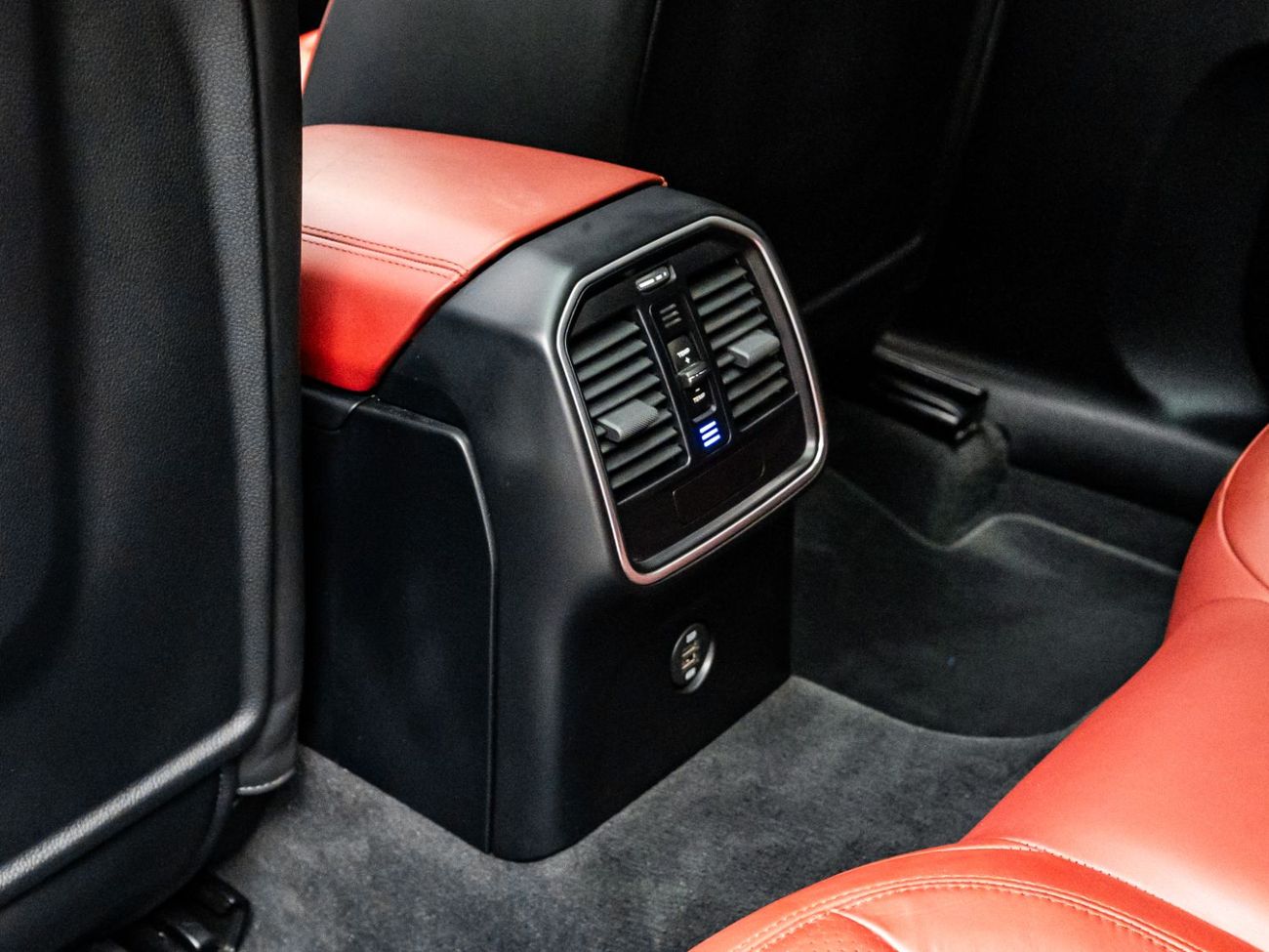 Porsche Macan Std 2.0L (252 HP) 2019 Porsche Macan, March 2026 Blackline Warranty, Full Service History, GCC