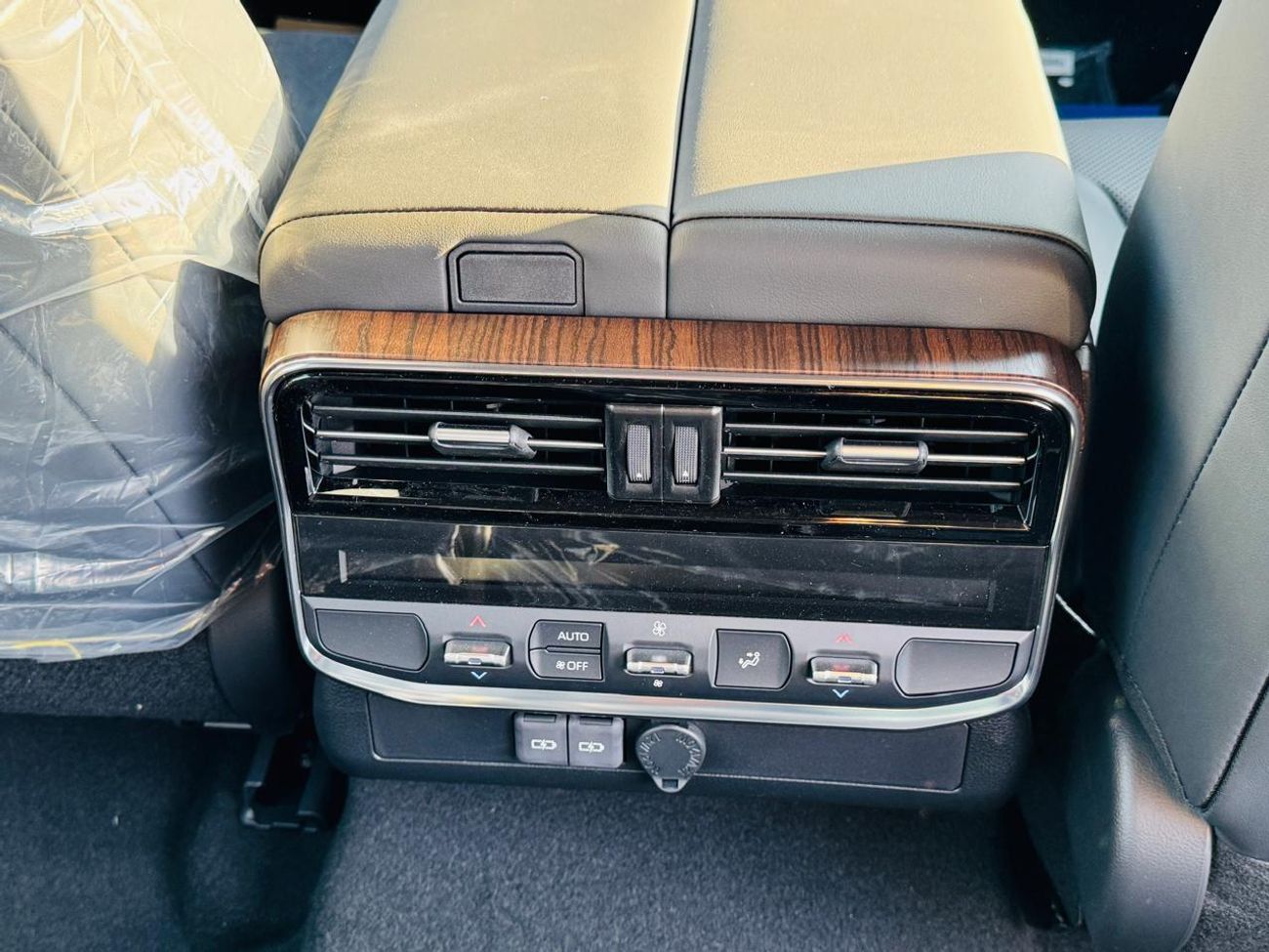 Toyota Land Cruiser TOYOTA LAND CRUISER (300 SERIES) VX 3.5L  WHITE 2026