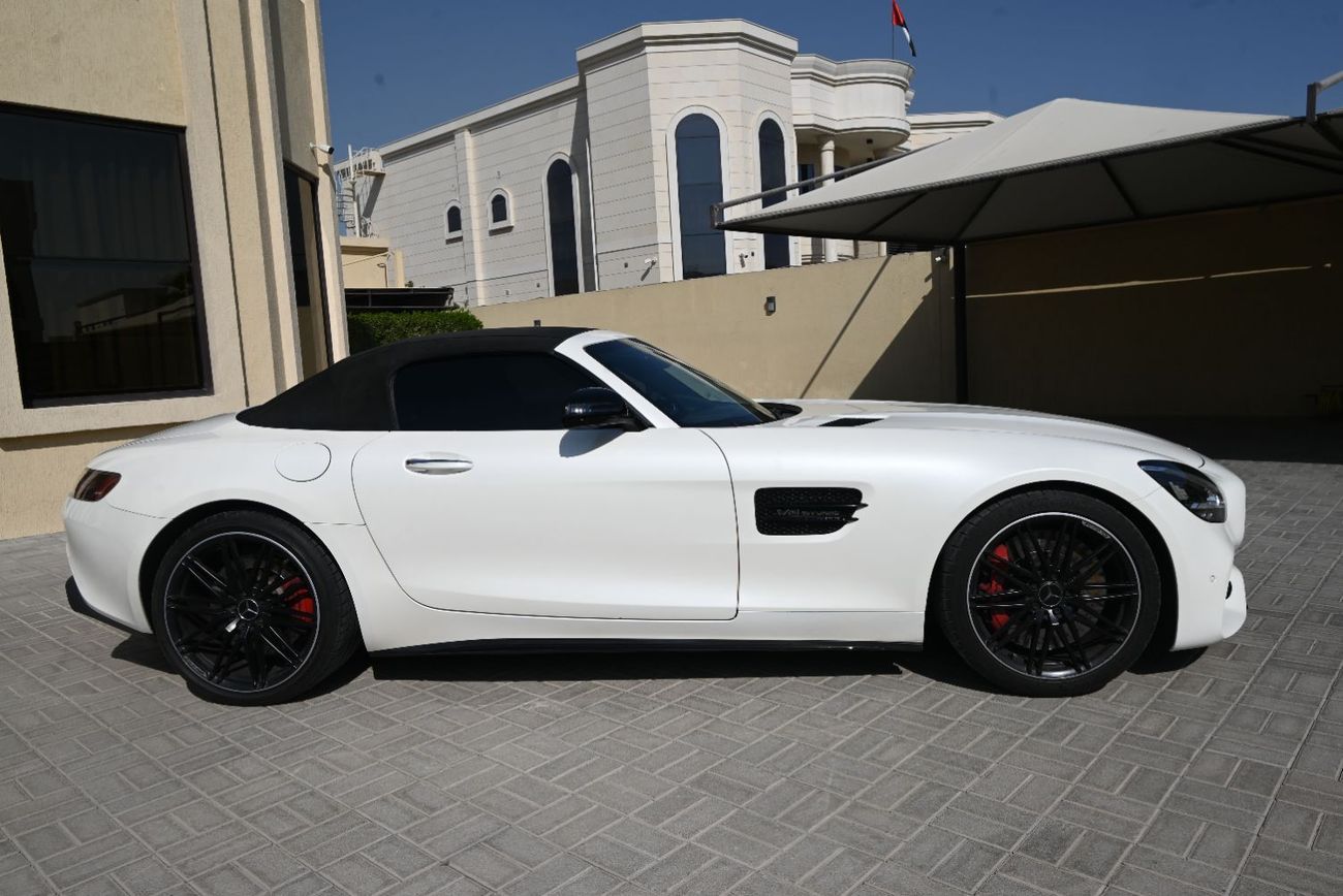 Mercedes-Benz AMG GT EMI 5999 AED - MERCEDES AMG GT 2020 - CONVERTIBLE ROOF  - V8 - LOW MILLAGE - WELL MAINTAINED