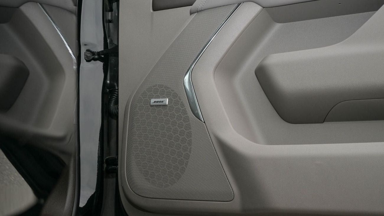 GMC Yukon 5.3 V8 SLT (AWD) GMC YUKON Elevation RWD 5.3L V8 - 2025 - Brand New (Export)