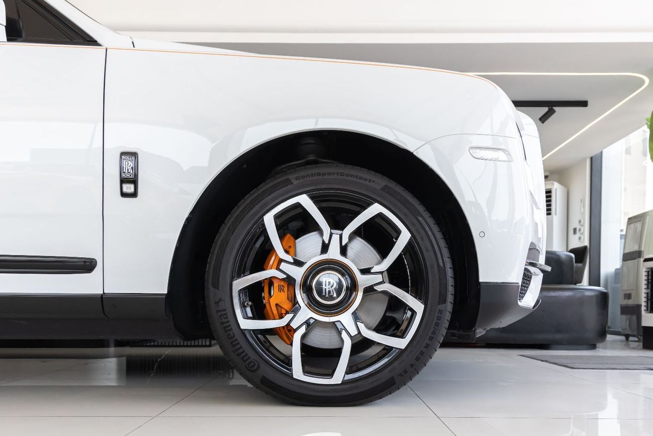 رولز رويس كولينان Rolls-Royce Cullinan | Black Badge Kit | Carbon Fiber Interior | Bespoke Premium Sound System | 2020