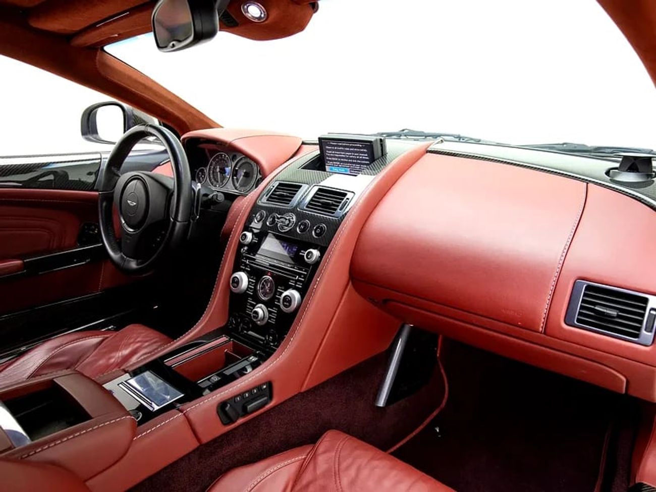 Aston Martin DBS Standard