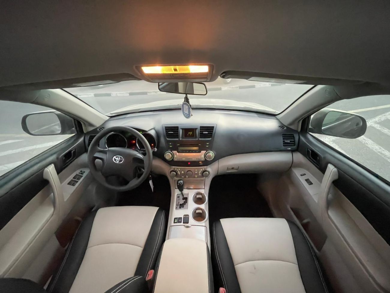 Toyota Highlander 2012 Toyota Highlander 4x4 - 3.5L V6 MidOption+ 7 Leather Seats Great Condition -