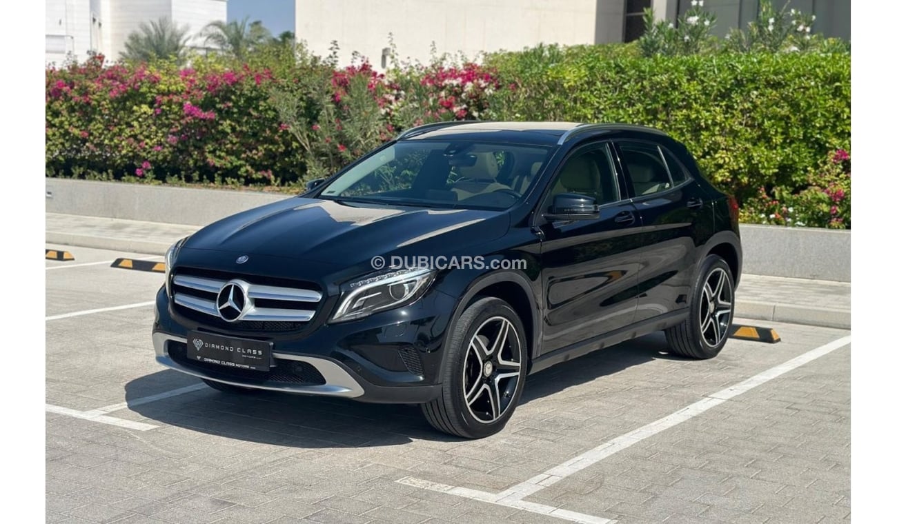 مرسيدس بنز GLA 250 Mercedes GLA250 AMG Panoramic  2016 GCC Full Options  Under Warranty