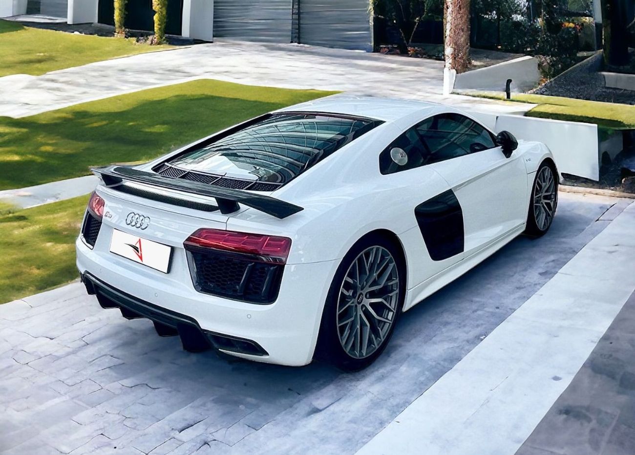 Audi R8 V10 Plus AUDI R8 SPORT PLUS | GCC | FSH | LOW MILEAGE | SUPER CLEAN