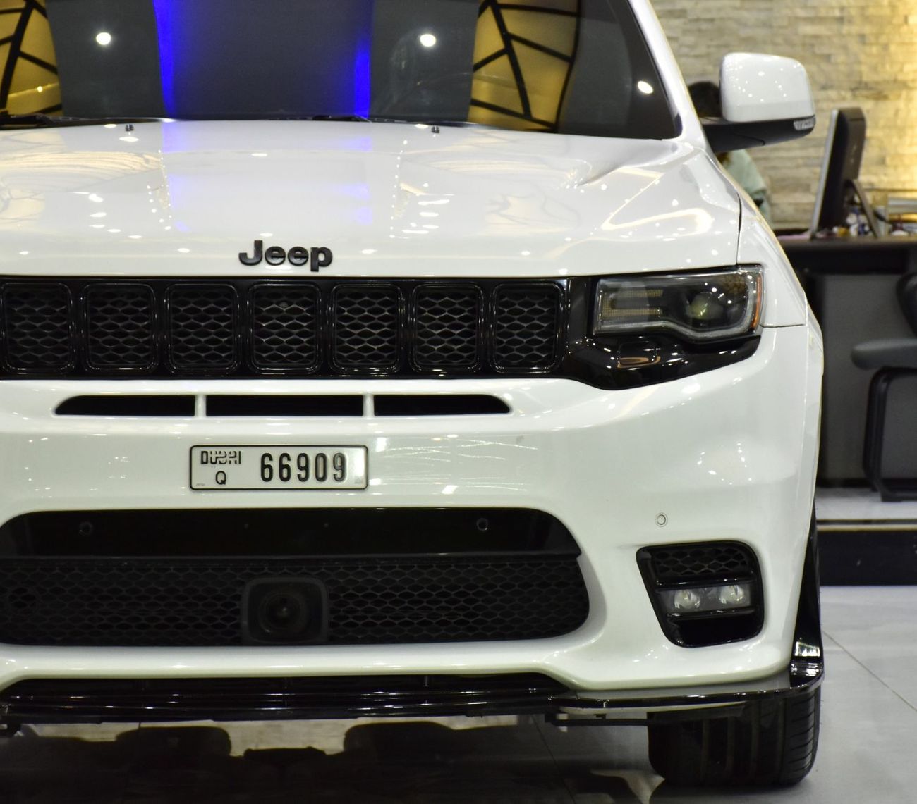 جيب جراند شيروكي EXCELLENT DEAL for our Jeep Grand Cherokee SRT ( 2020 Model ) in White Color Canadian Specs