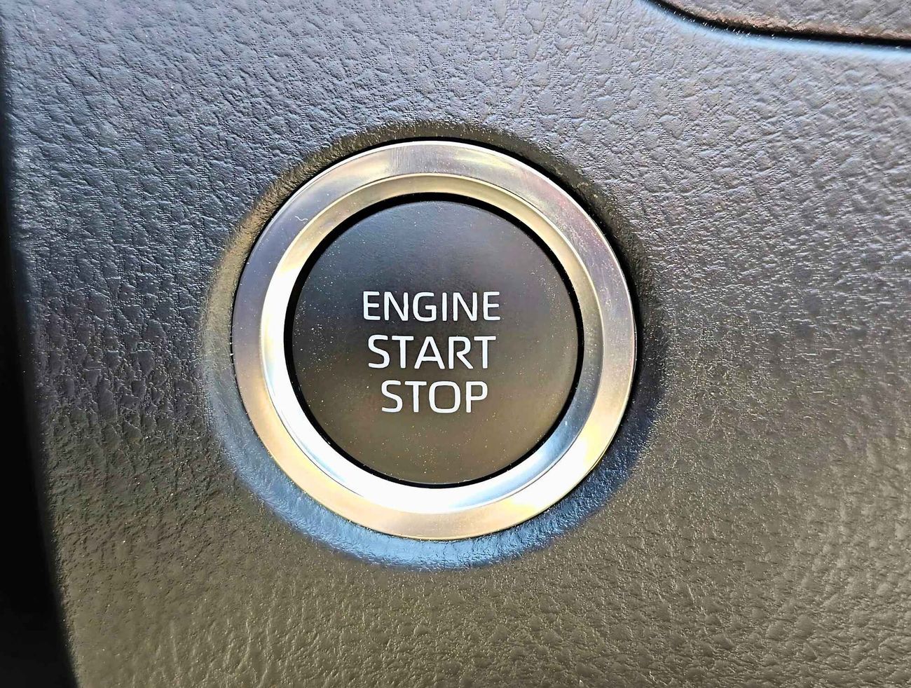 Toyota Camry LE / 2.5L V4 PETROL / DRIVER POWER SEAT / SUNROOF (CODE # LE)