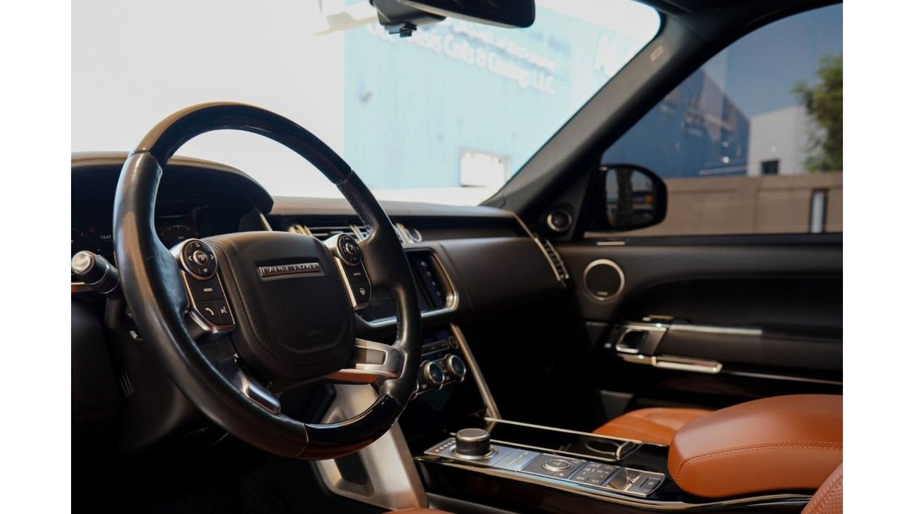 Land Rover Range Rover Range Rover Vogue SE Supercharged 2016 GCC under Warranty with Flexible Down-Payment/ Flood Free.