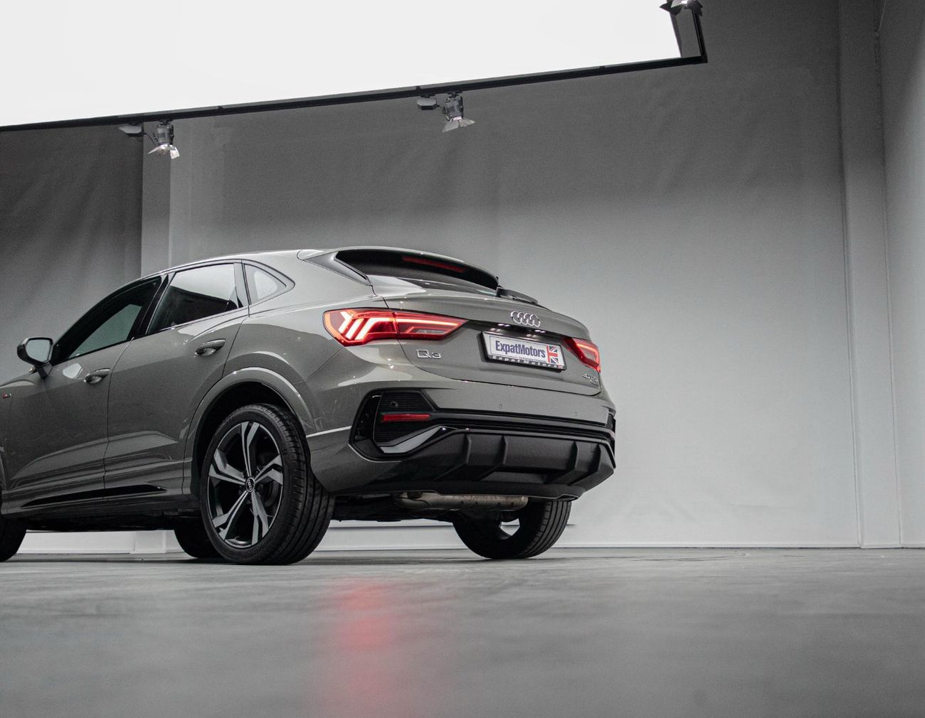 أودي Q3 Sportback 40 TFSI S Line 2.0L 4WD