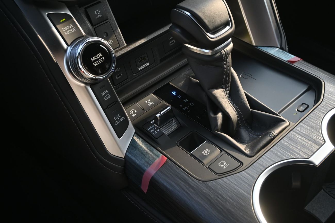 Toyota Land Cruiser VXR 3.5L Toyota Land Cruiser VX-R 3.5L TwinTurbo V6, 4WD