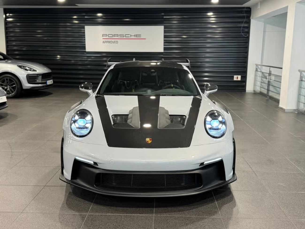 Porsche 911 GT3 RS 4.0L (520 HP) Coupe // WEISSACH PACKAGE/ PCCB / LIFT / BOSE 