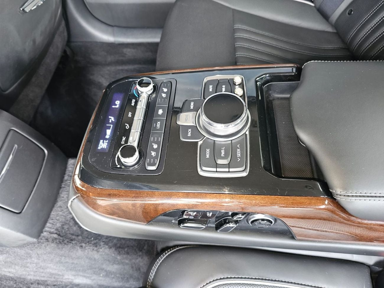 جينيسس G90 Royal 5.0L (407 HP) AWD