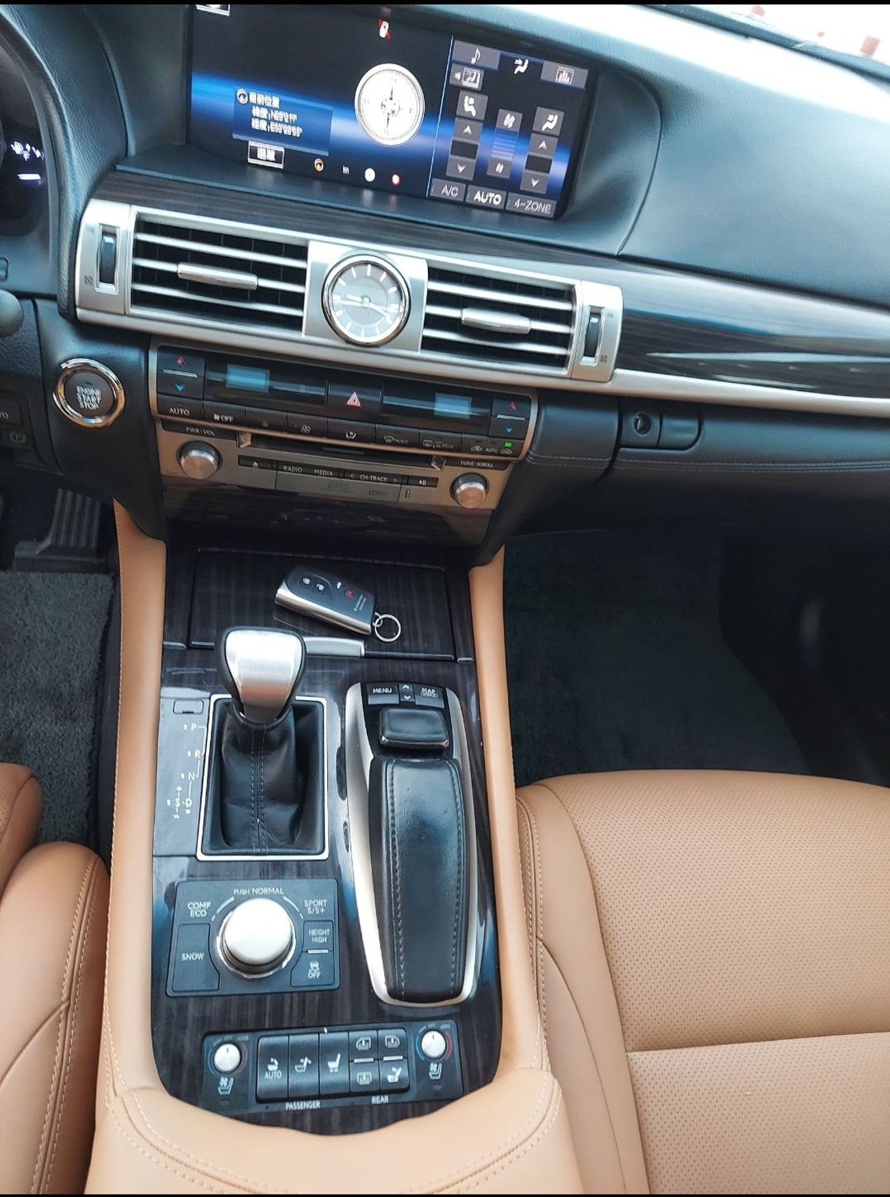 Lexus LS460 Premier SWB 4.6L (375 HP)