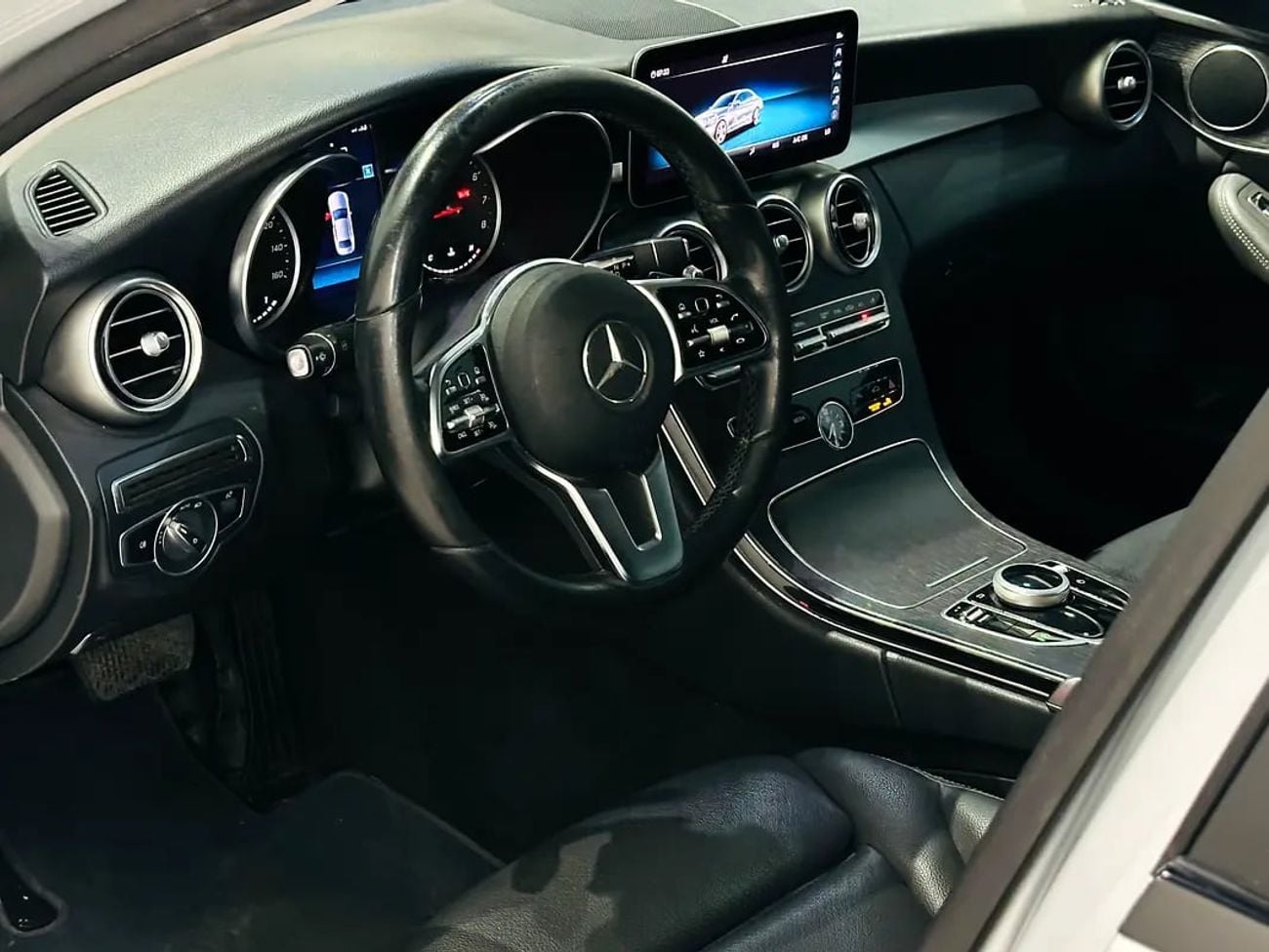 مرسيدس بنز C 200 AMG AVANTGARDE